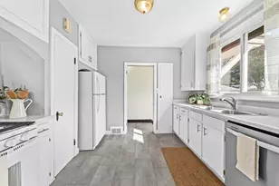 616 N 104th St, Wauwatosa, WI 53226 - Photo 12