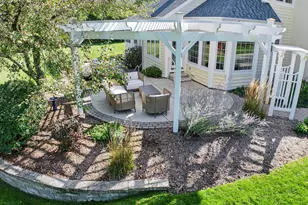 261 Steeple Pointe Cir, Delafield, WI 53018 - Photo 10