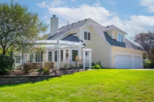 261 Steeple Pointe Cir, Delafield, WI 53018 - Photo 12