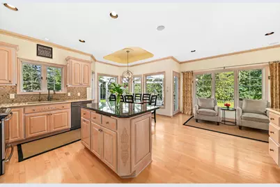 261  Steeple Pointe Cir, Delafield, WI 53018 - Photo 4