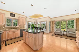 261 Steeple Pointe Cir, Delafield, WI 53018 - Photo 4