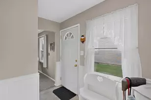 6829 W Arthur Ave, West Allis, WI 53219 - Photo 12
