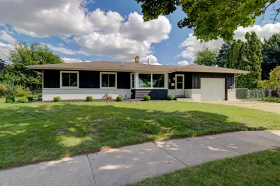 1429  Empire Ct, Waukesha, WI 53186 - Photo 2