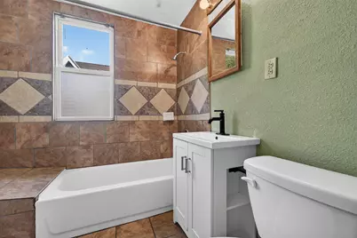 2040 S 28th St #2042, Milwaukee, WI 53215 - Photo 16