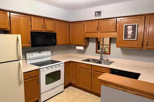 6205 S Creekside Dr, Cudahy, WI 53110 - Photo 2