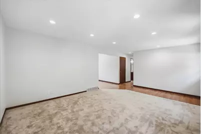 313  Mayfair Dr, Saukville, WI 53080 - Photo 10