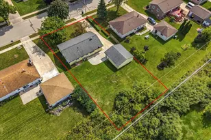 313 Mayfair Dr, Saukville, WI 53080 - Photo 36