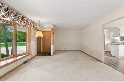 181  Highview Dr, Cedarburg, WI 53012 - Photo 6