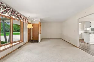 181 Highview Dr, Cedarburg, WI 53012 - Photo 6