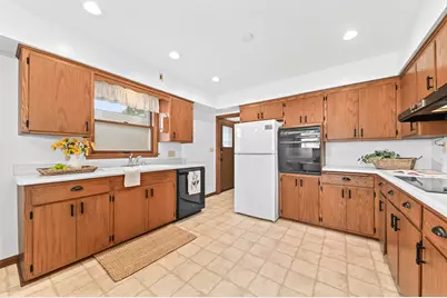 2533 N 113th St, Wauwatosa, WI 53226 - Photo 10