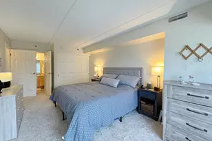 270 E Highland Ave, Milwaukee, WI 53202 - Photo 18