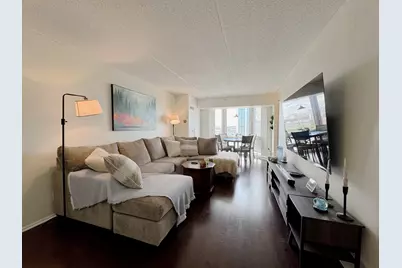 270 E Highland Ave #1042, Milwaukee, WI 53202 - Photo 2