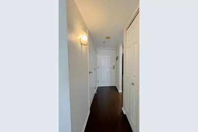 270 E Highland Ave #1042, Milwaukee, WI 53202 - Photo 14