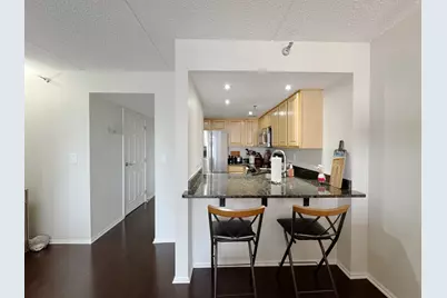 270 E Highland Ave #1042, Milwaukee, WI 53202 - Photo 6