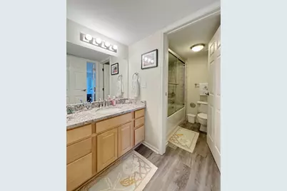 270 E Highland Ave #1042, Milwaukee, WI 53202 - Photo 20