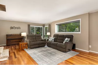 4665 S Delphine Dr, New Berlin, WI 53151 - Photo 8