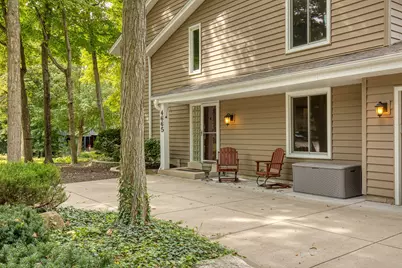 4665 S Delphine Dr, New Berlin, WI 53151 - Photo 2