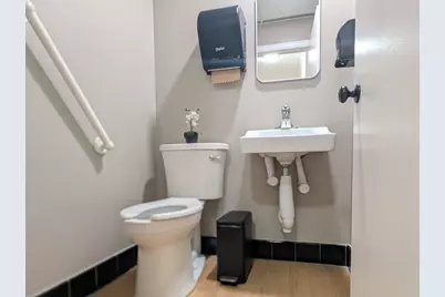1107 W Oklahoma Ave #1, Milwaukee, WI 53215 - Photo 6