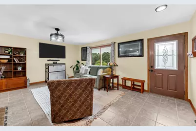 W242S7070  Cameron Dr, Vernon, WI 53189 - Photo 6