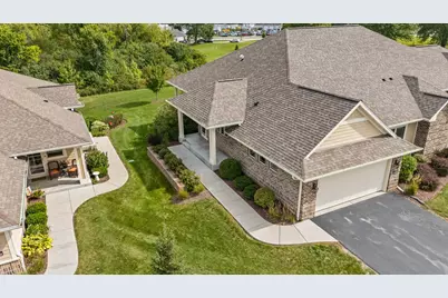 2826 W Villa Dr, Franklin, WI 53132 - Photo 42
