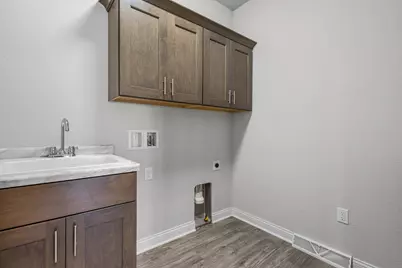 2826 W Villa Dr, Franklin, WI 53132 - Photo 12