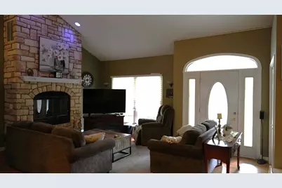 1528 E Lakeshore Dr, Twin Lakes, WI 53181 - Photo 4