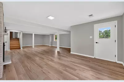8153 W Holly Rd, Mequon, WI 53097 - Photo 20