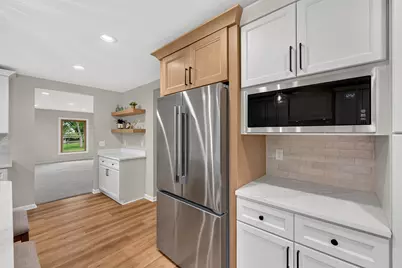 8153 W Holly Rd, Mequon, WI 53097 - Photo 32