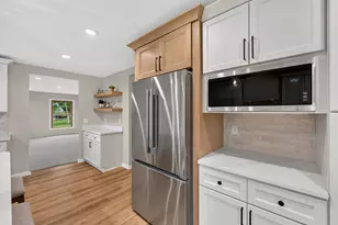 8153 W Holly Rd, Mequon, WI 53097 - Photo 32