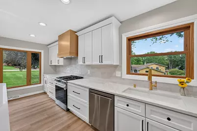 8153 W Holly Rd, Mequon, WI 53097 - Photo 4
