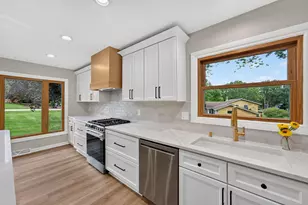8153 W Holly Rd, Mequon, WI 53097 - Photo 4