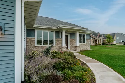 615  Bark River Way, Dousman, WI 53118 - Photo 6