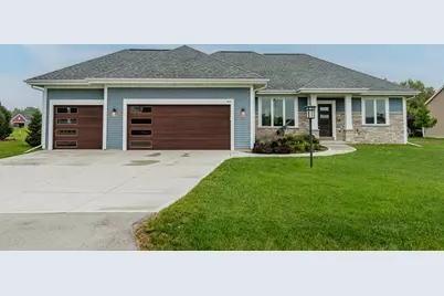 615  Bark River Way, Dousman, WI 53118 - Photo 2