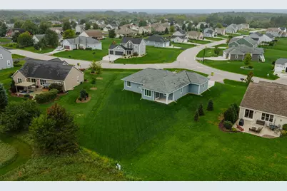615  Bark River Way, Dousman, WI 53118 - Photo 42