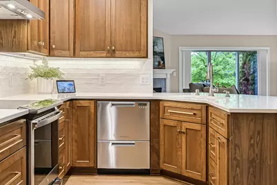 S70W15265  Honeysuckle Cir, Muskego, WI 53150 - Photo 10