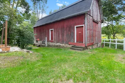 5245 S Martin Rd, New Berlin, WI 53146 - Photo 18