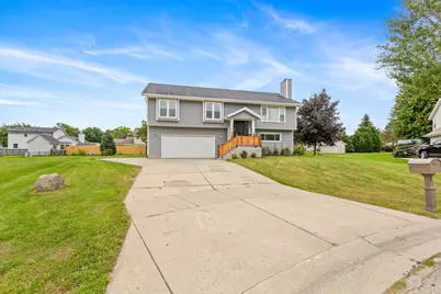 1096 E Libby Ct, Oak Creek, WI 53154 - Photo 2