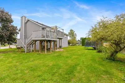 1096 E Libby Ct, Oak Creek, WI 53154 - Photo 24