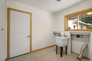 5805 Yorkshire Rd, Madison, WI 53711 - Photo 10