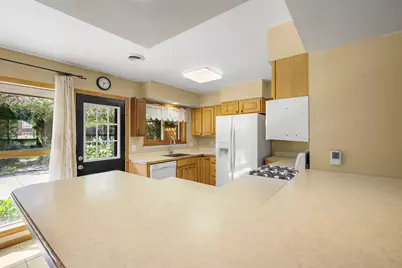 5805  Yorkshire Rd, Madison, WI 53711 - Photo 8