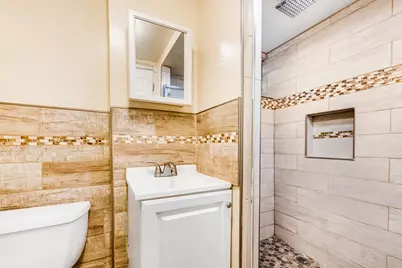 4517 S Kansas Ave, Saint Francis, WI 53235 - Photo 14