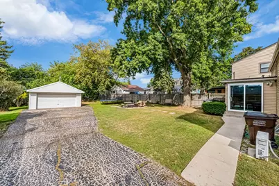 4517 S Kansas Ave, Saint Francis, WI 53235 - Photo 20