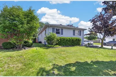 744  Shoreland Dr, Racine, WI 53402 - Photo 6