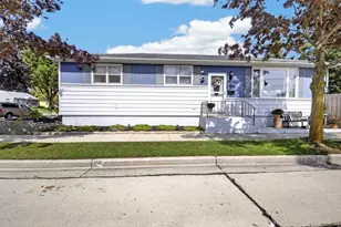 744 Shoreland Dr, Racine, WI 53402 - Photo 2