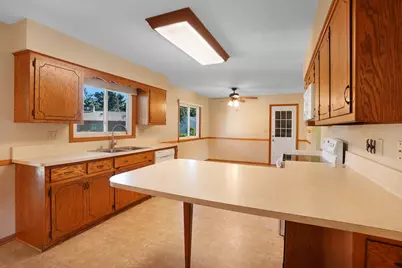 668  Tulip Ct, Oconomowoc, WI 53066 - Photo 12