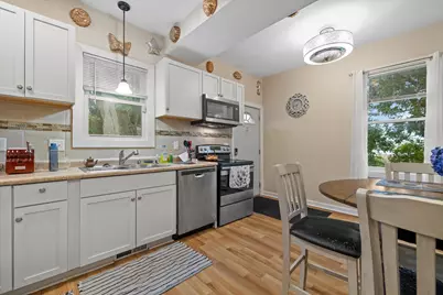 1221 N Main St, Racine, WI 53402 - Photo 6