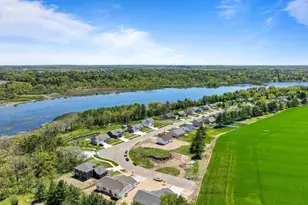715 Arbor Ridge Dr, Delavan, WI 53115 - Photo 4