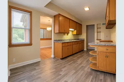 2705 N Carlton Pl, Milwaukee, WI 53210 - Photo 2