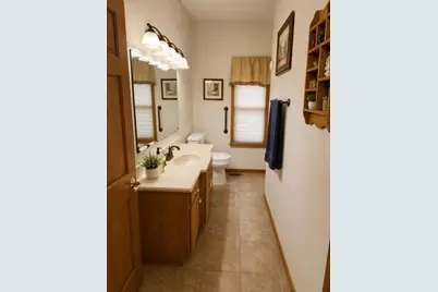 4848 W Woodland Dr, Franklin, WI 53132 - Photo 10