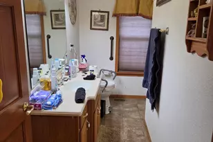 4848 W Woodland Dr, Franklin, WI 53132 - Photo 14